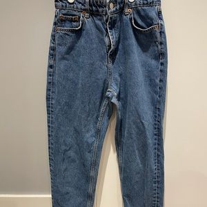 Zara denim jeans. Blue denim. Size: 4. Waist: 26. Used.